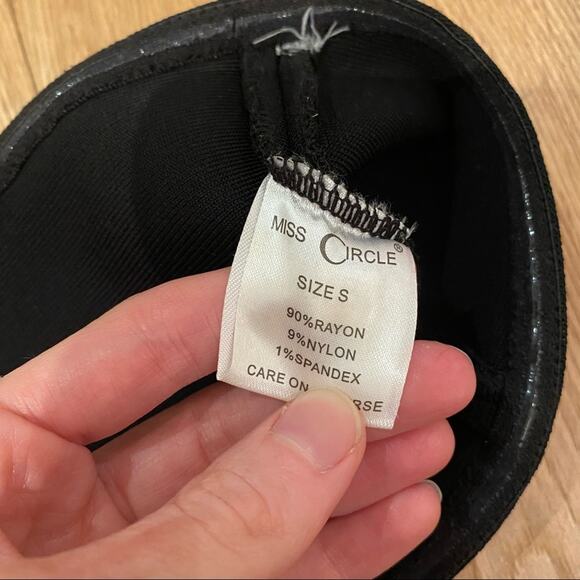 Miss Circle Crop Bandeau Top with Back Exposed Zip in Black Size S - Picture 4 of 6